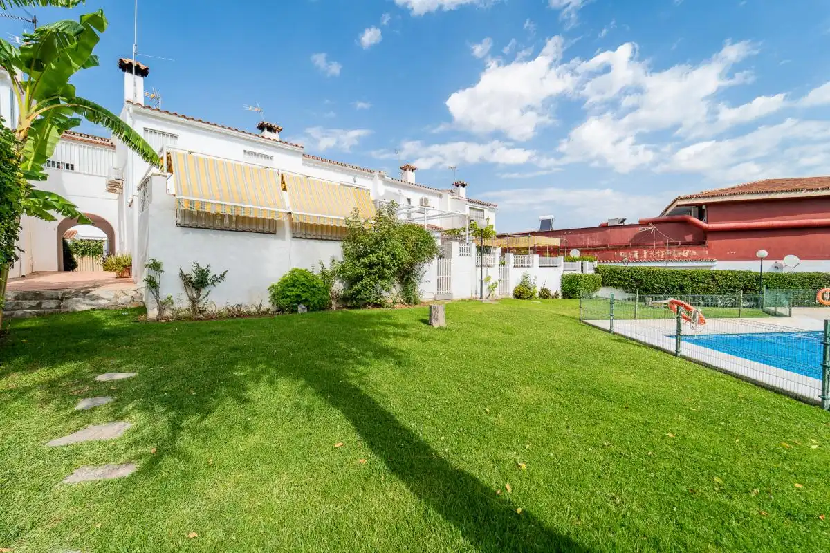 Jardí de Casa adosada en venda en Alhaurín de la Torre amb Calefacció, Jardí privat i Terrassa