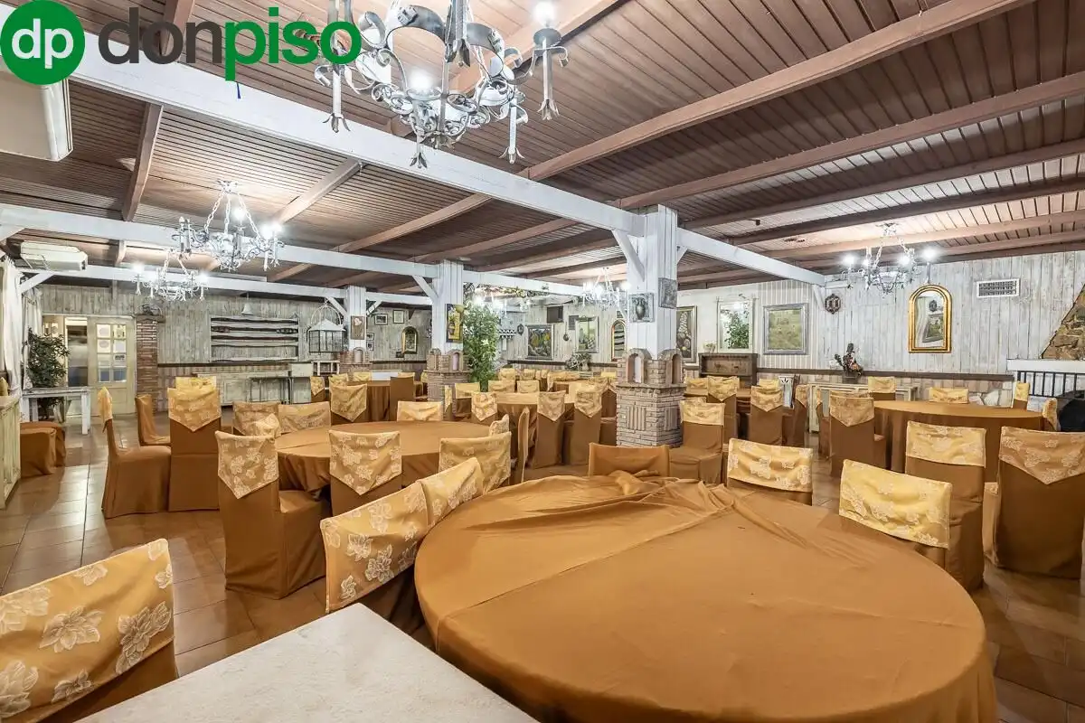 Local en venta en Pinos Genil con Terraza