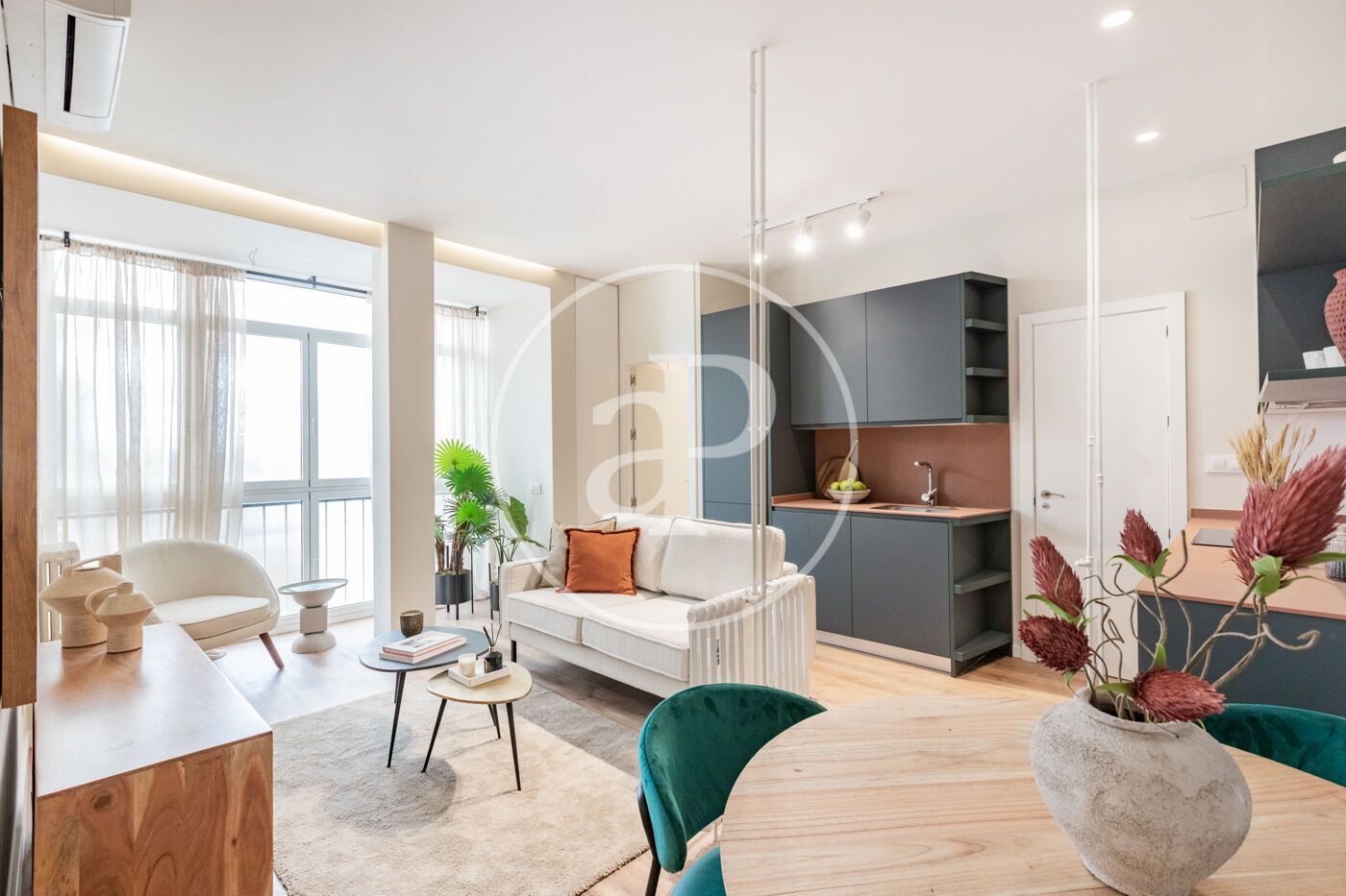 Living room of Flat for sale in  Madrid Capital  with Air Conditioner, Heating and Furnished