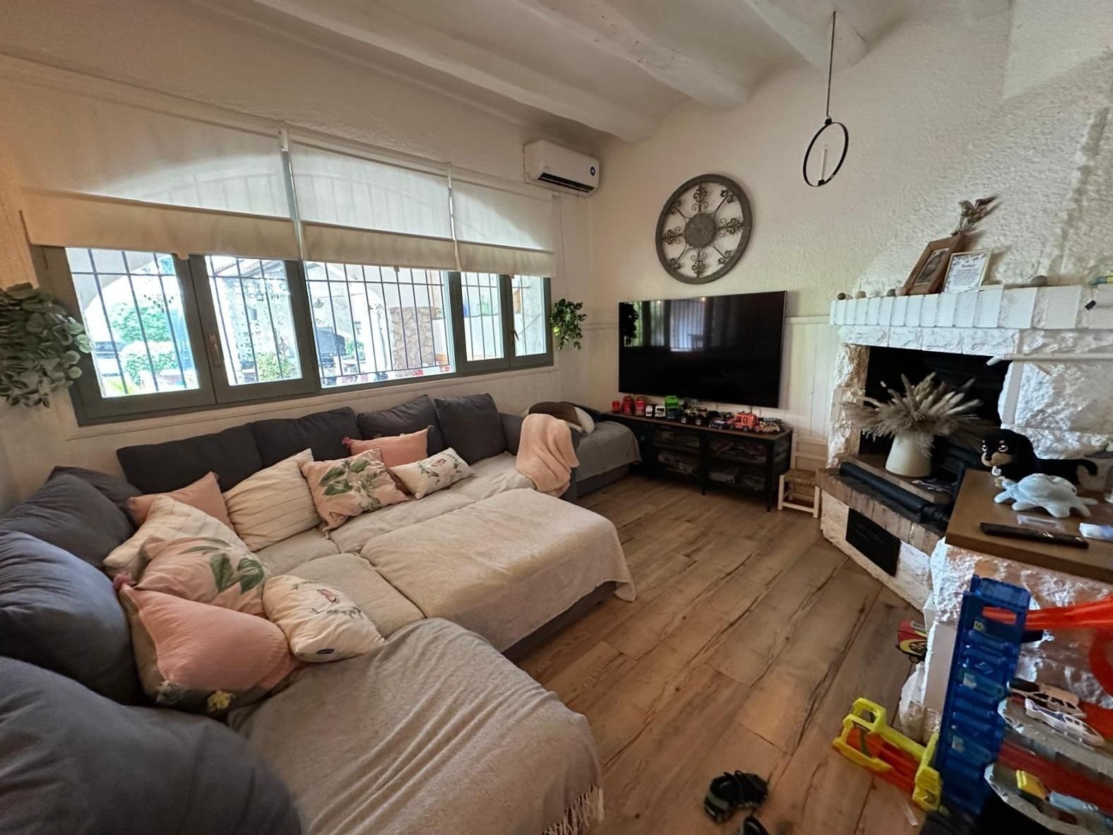 Living room of House or chalet for sale in Martorelles  with Air Conditioner, Heating and Parquet flooring