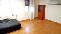 Sala d'estar de Apartament en venda en  Madrid Capital amb Aire condicionat i Calefacció