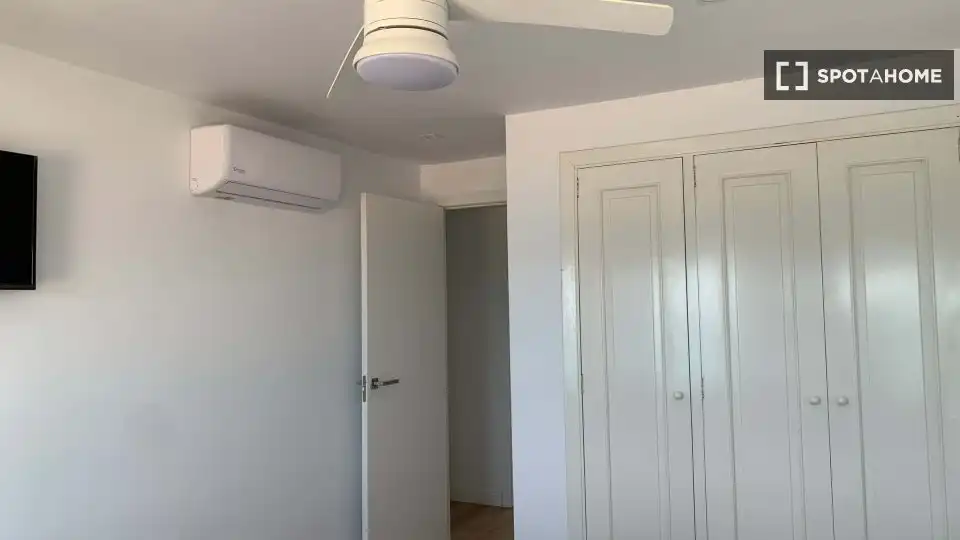 Habitación de Apartamento para compartir en Gandia con Aire acondicionado, Terraza y Amueblado