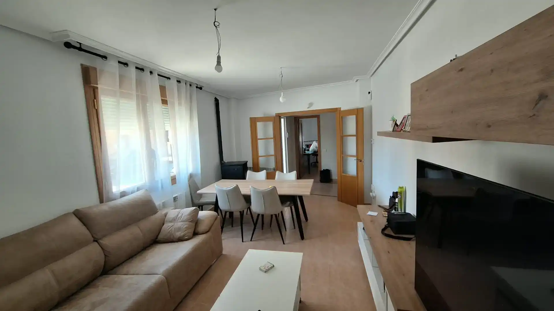 Sala d'estar de Casa o xalet en venda en Mucientes amb Parquet, Traster i Moblat