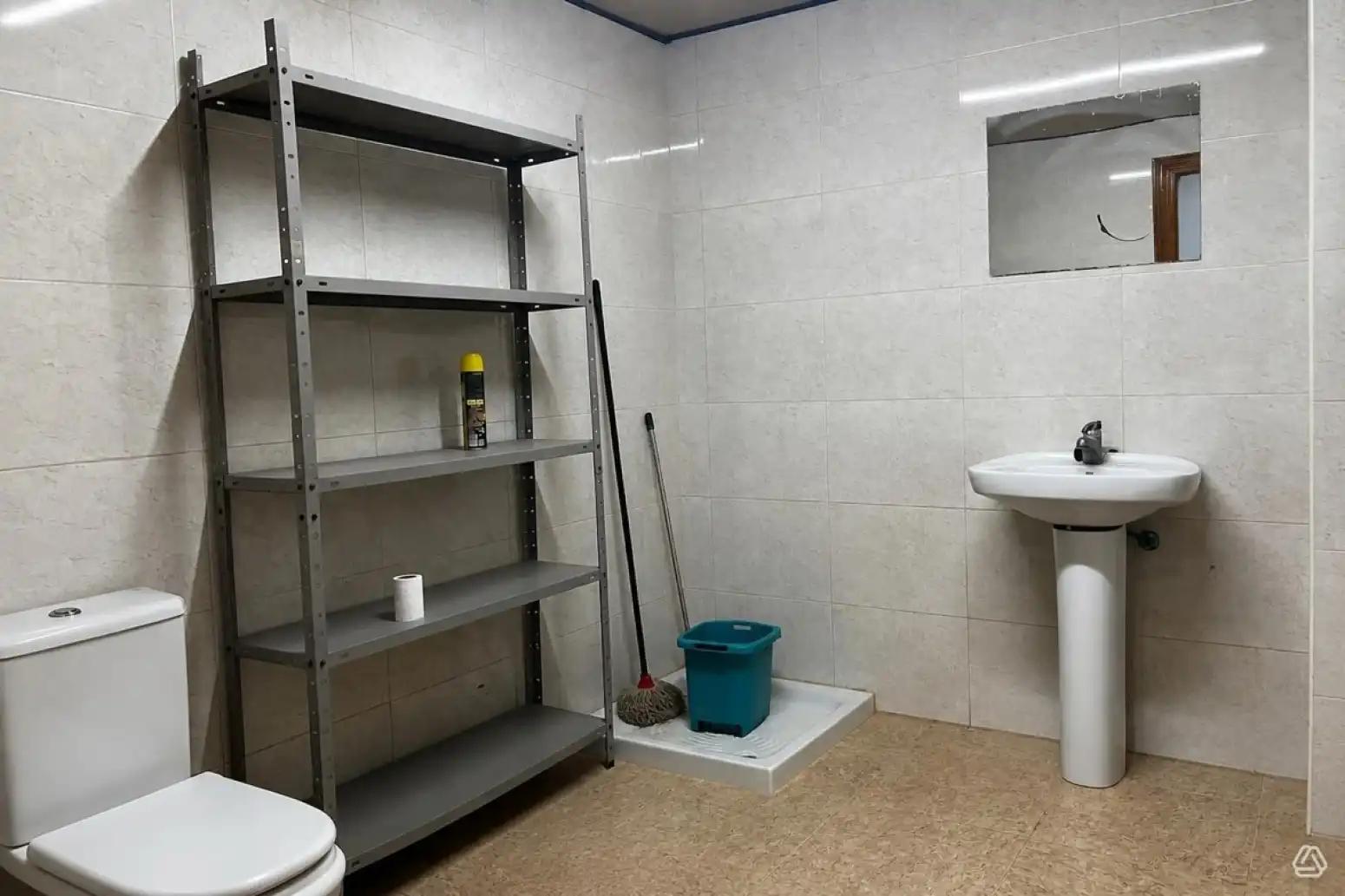Bathroom of Commercial properties for rent in Alaquàs
