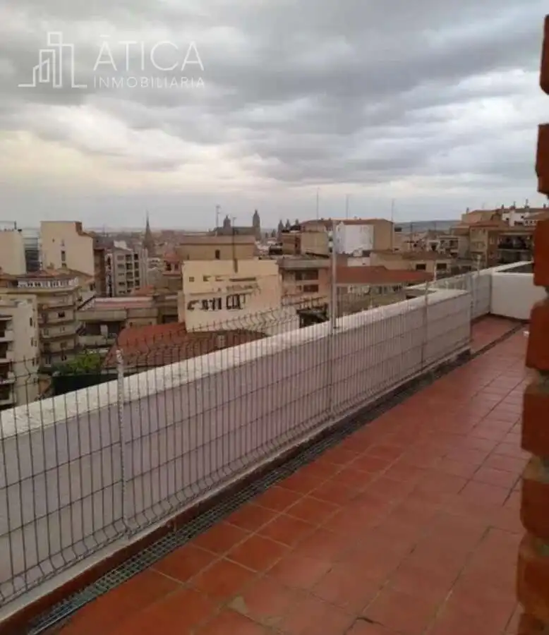 Vista exterior de Ático de alquiler en Salamanca con Calefacción, Terraza y Amueblado