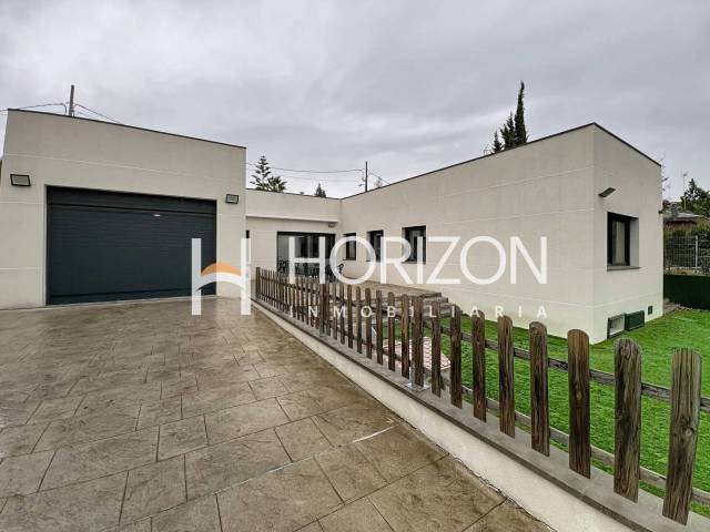 Casa-chalet en Venta en Via Llobregat en Pallejà