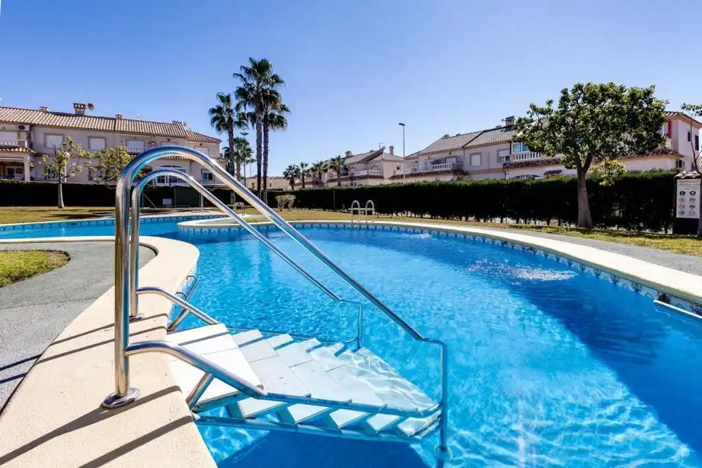 Swimming pool of Houses for sale in Torrevieja  with Air Conditioner, Heating and Terrace