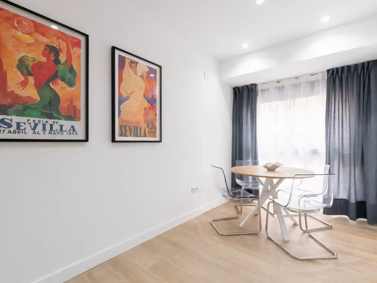 Menjador de Apartament de lloguer en  Sevilla Capital amb Aire condicionat