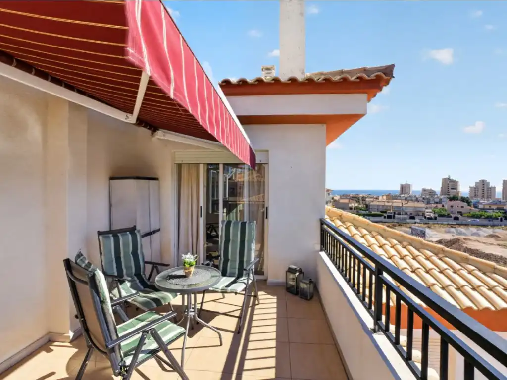Terrasse von Dachboden zum Verkauf in Torrevieja mit Klimaanlage, Waschmaschine und Gemeinschaftspool
