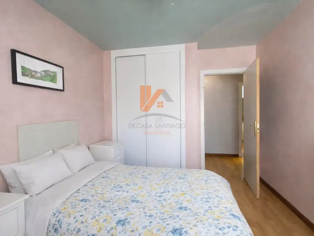 Habitación de Piso en venta en Santiago de Compostela  con Horno