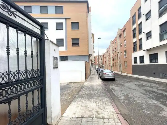 Vista exterior de Piso en venta en Linares