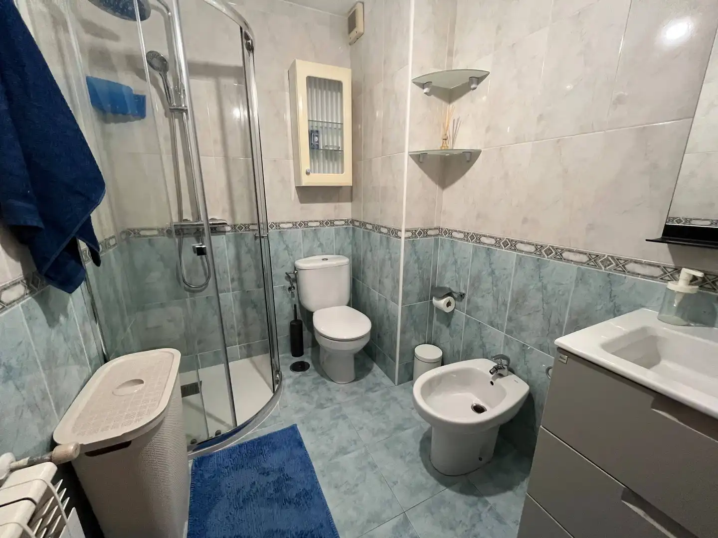 Badezimmer von Wohnung zur Miete in Santiago de Compostela  mit Heizung und Möbliert