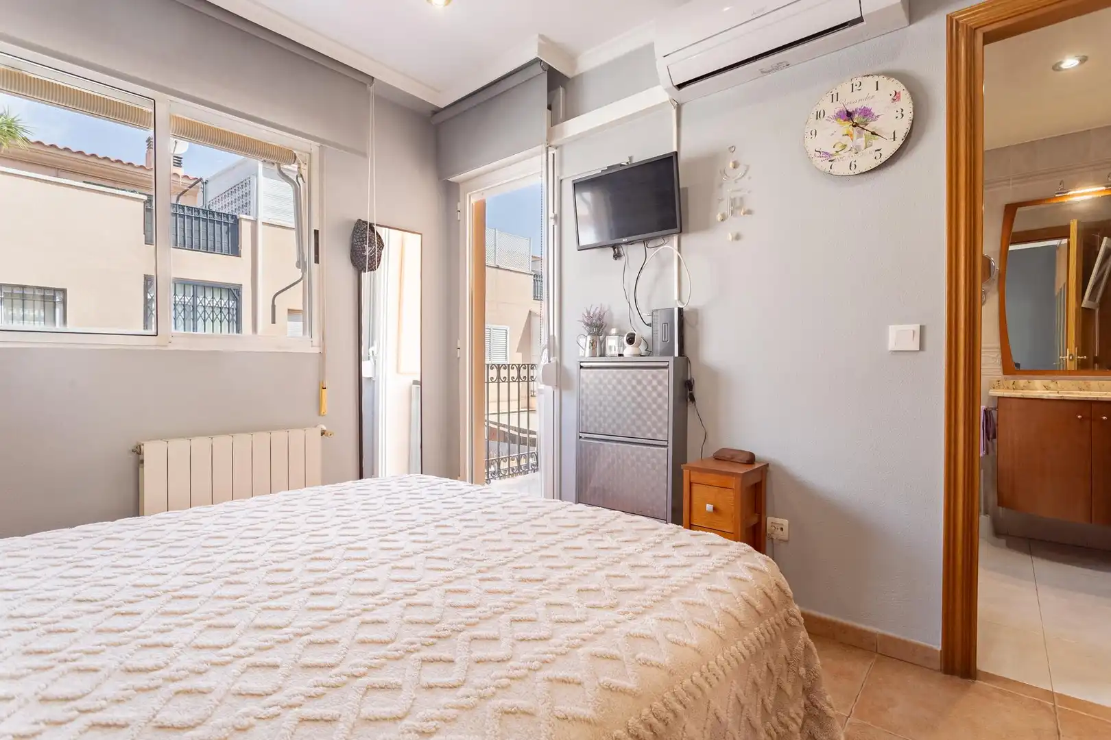 Dormitori de Casa adosada en venda en Salou amb Aire condicionat, Calefacció i Jardí privat