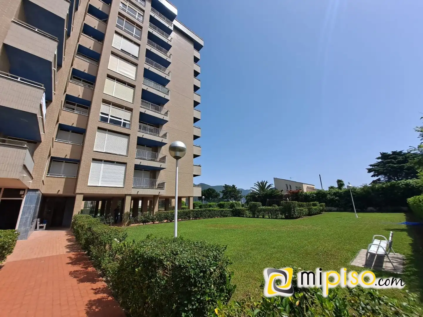 Exterior view of Flat for rent in Laredo  with Terrace and Furnished