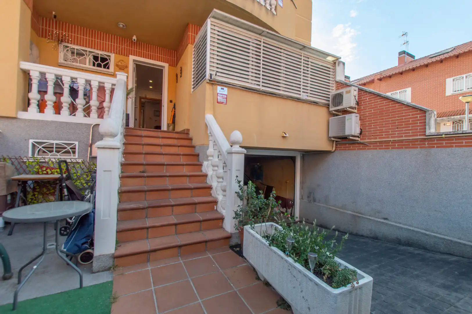 Vista exterior de Casa adosada en venta en Alcalá de Henares con Aire acondicionado, Calefacción y Terraza