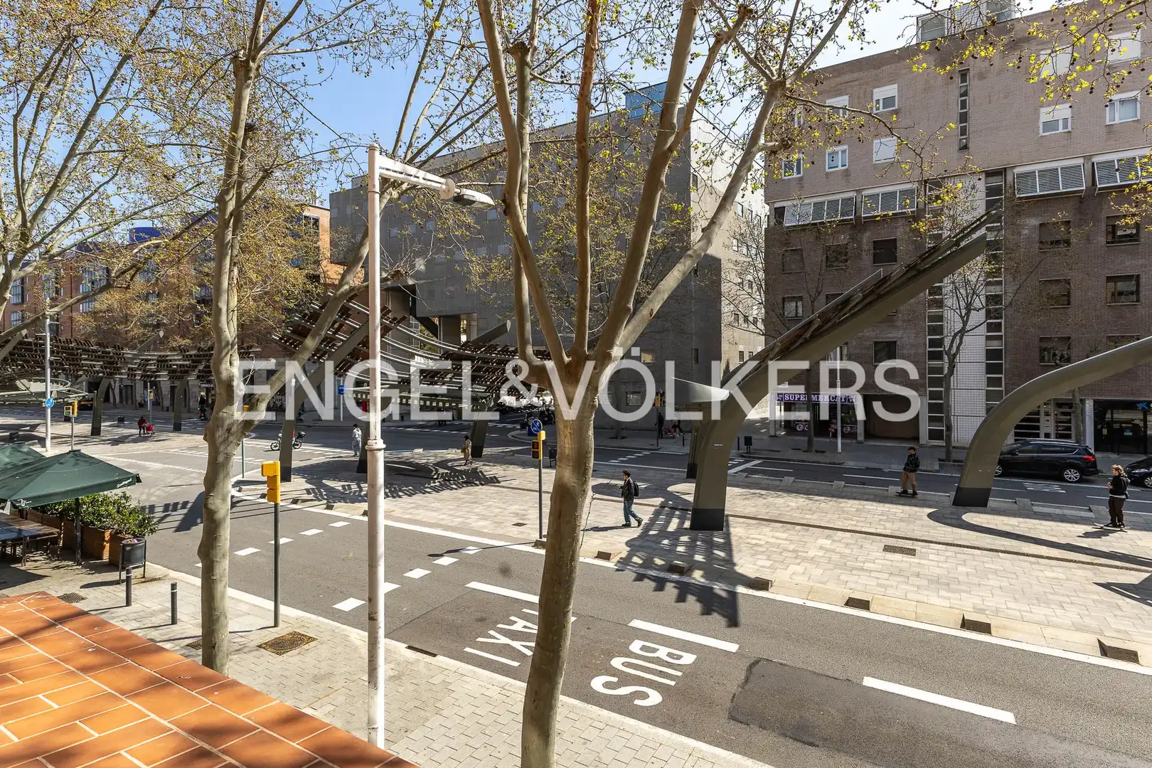 Vista exterior de Piso en venta en Barcelona con Calefacción y Parquet
