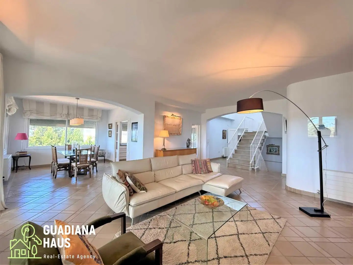 Sala d'estar de Casa adosada en venda en Ayamonte amb Aire condicionat, Calefacció i Jardí privat