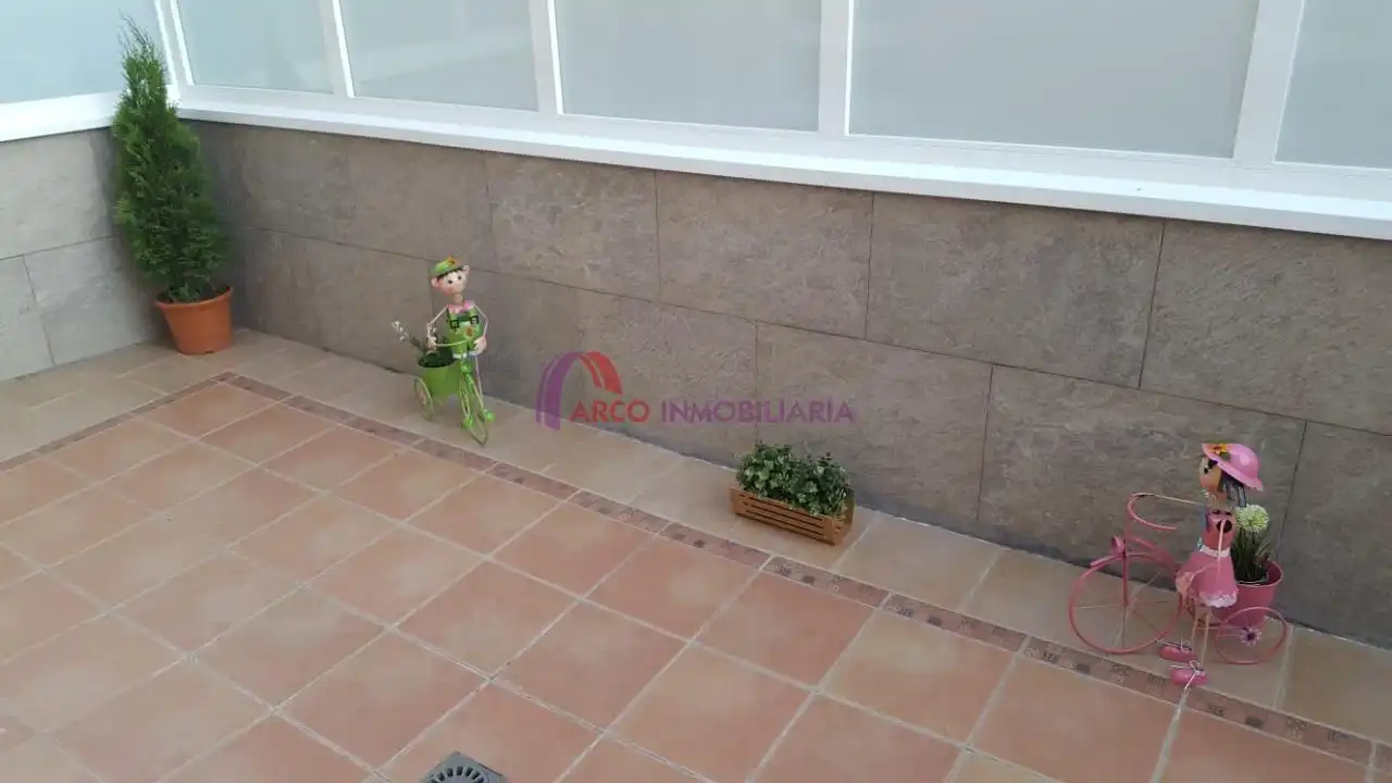 Terrassa de Apartament en venda en Burgos amb Calefacció, Terrassa i Traster