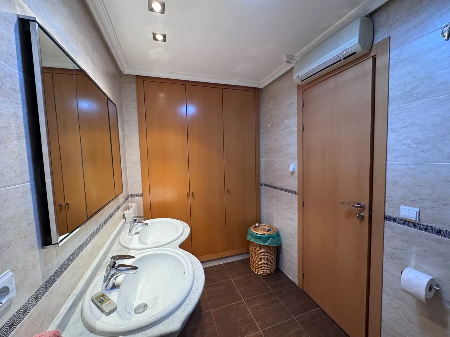 Baño de Piso en venta en Xirivella con Aire acondicionado, Amueblado y Balcón