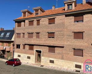 Exterior view of Duplex for sale in Valverde de la Virgen  with Heating and Storage room