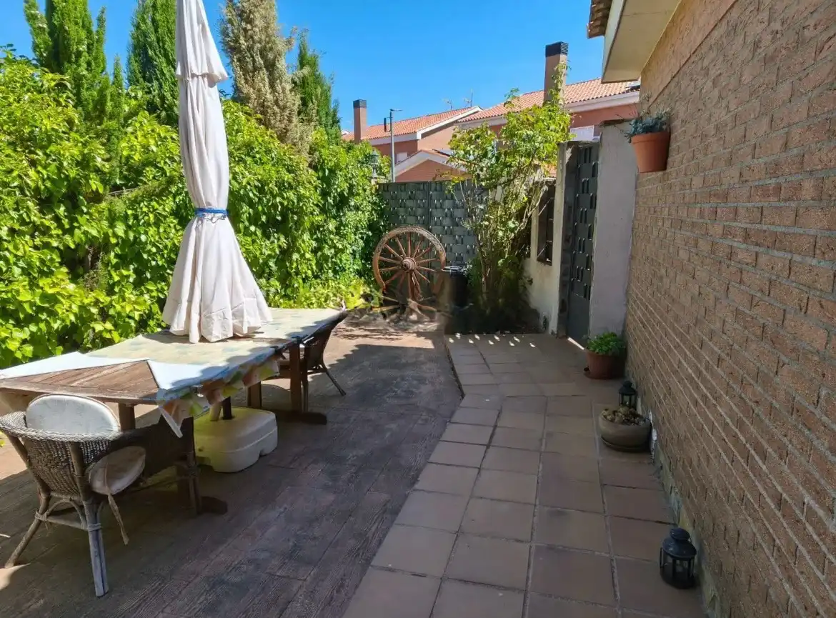 Chalet con jardín en venta en Pioz, imagen 5