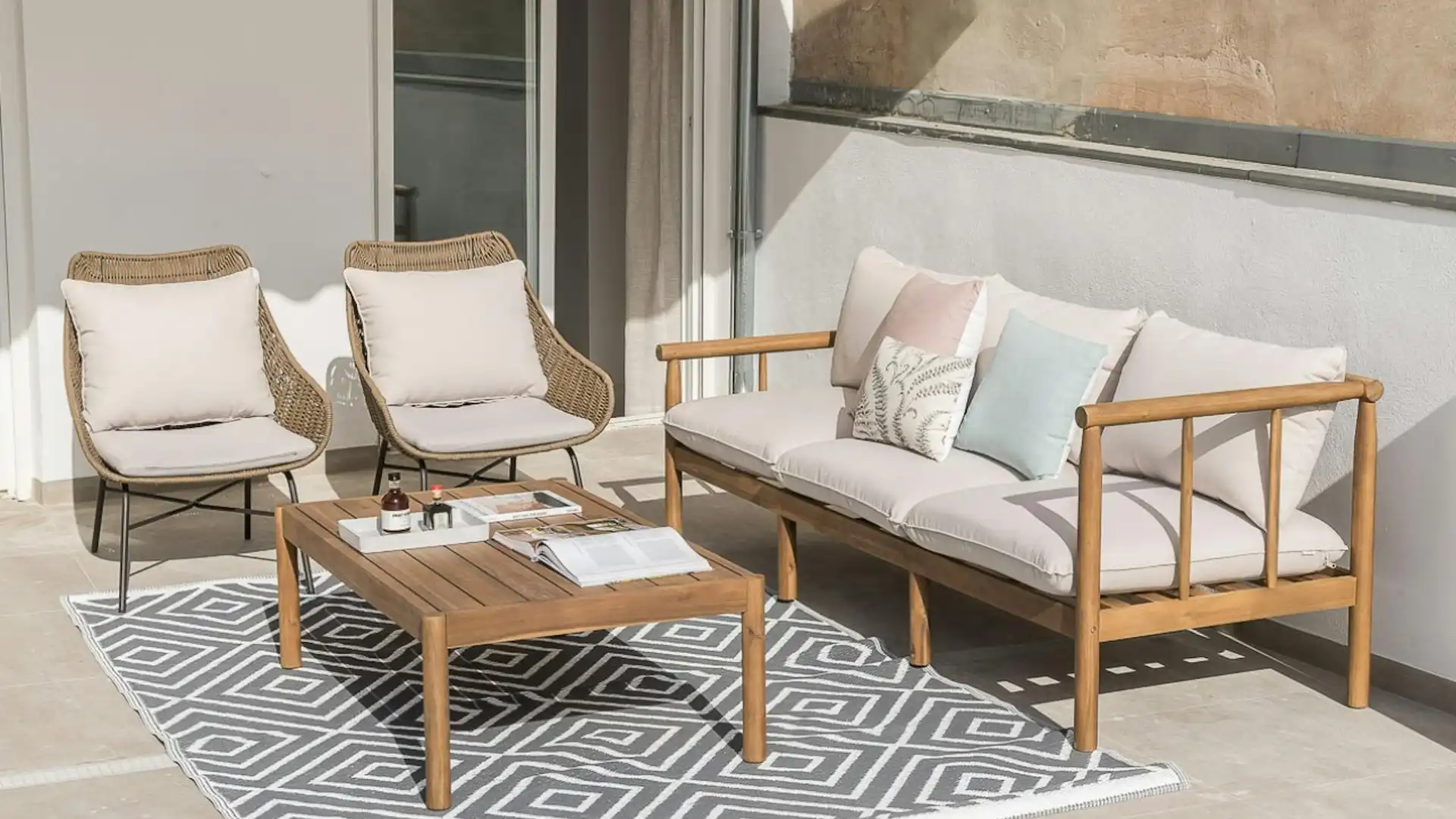 Terraza de Piso de alquiler en  Valencia Capital con Aire acondicionado, Calefacción y Amueblado