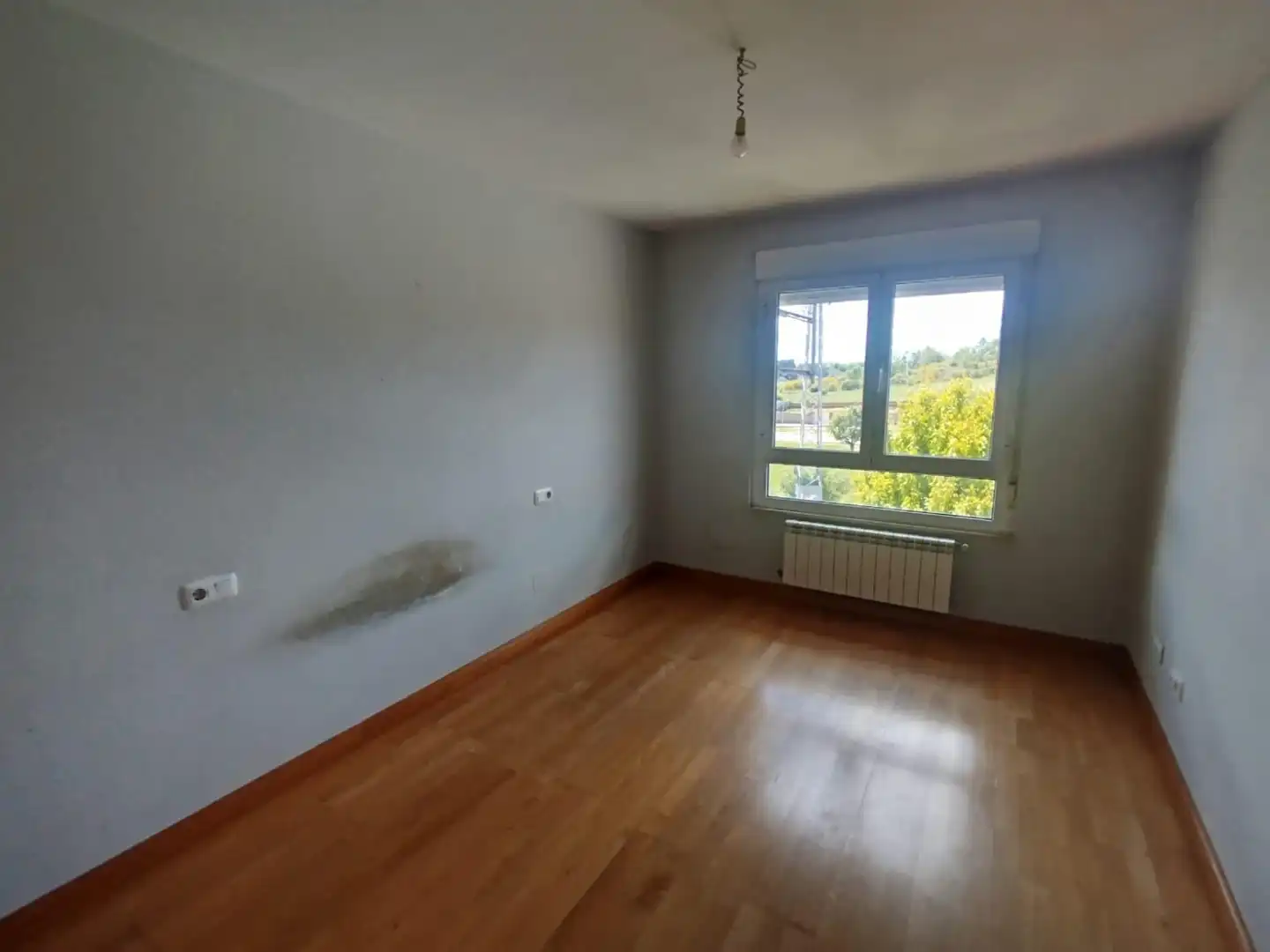 Habitación de Casa adosada en venta en Sariegos con Calefacción, Jardín privado y Terraza