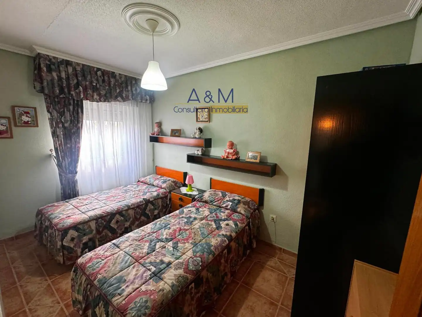 Dormitori de Casa o xalet en venda en Viana de Cega amb Piscina