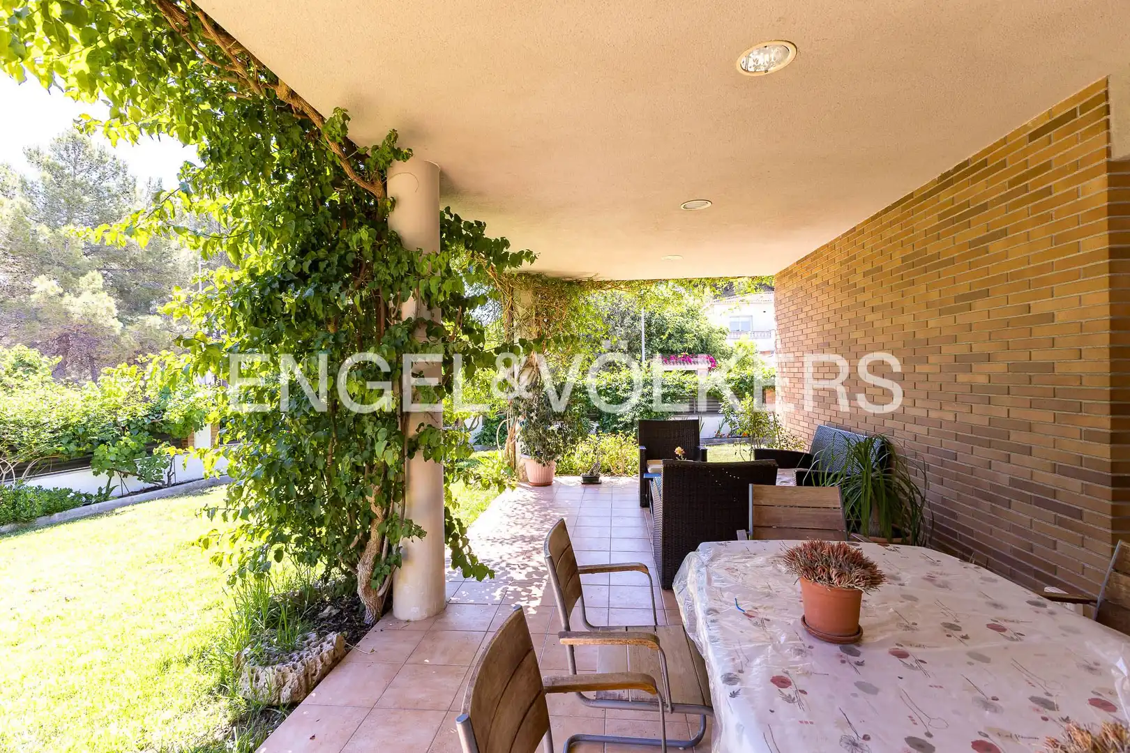 Terrassa de Casa o xalet en venda en Cubelles amb Aire condicionat, Calefacció i Jardí privat