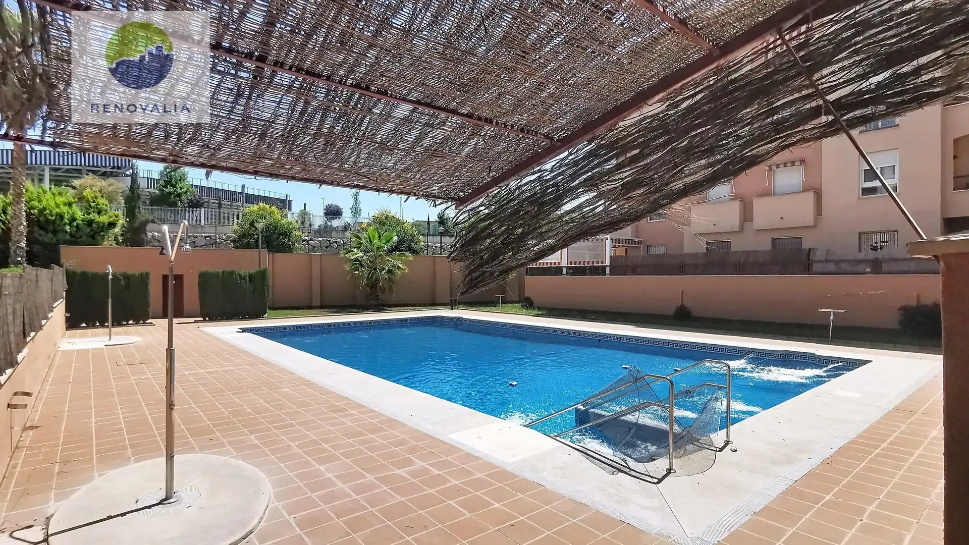 Schwimmbecken von Wohnung zum Verkauf in Granada mit Klimaanlage, Heizung und Terrasse