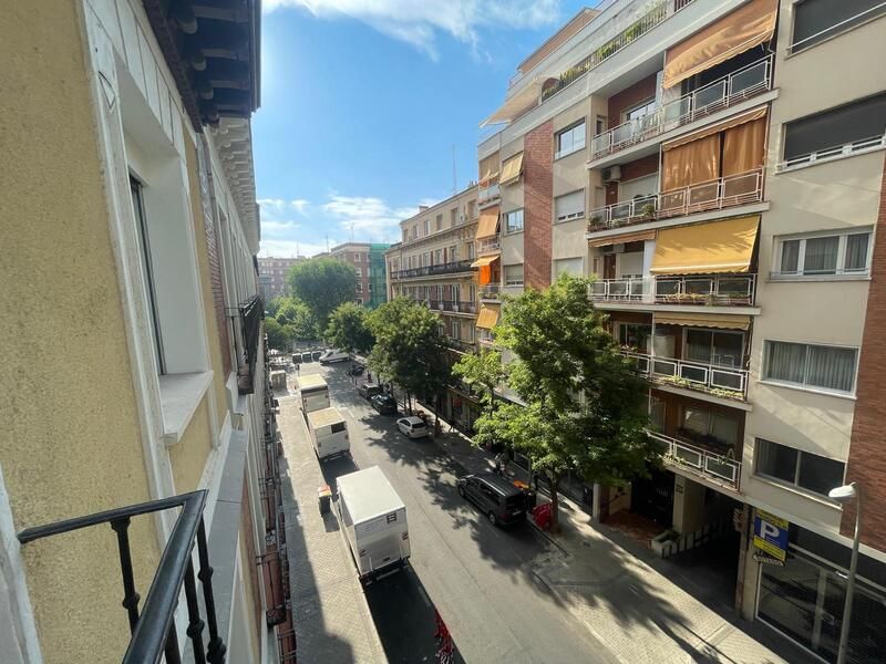Exterior view of Flat to rent in  Madrid Capital  with Heating