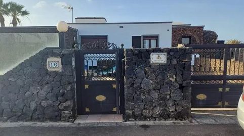 Se vende casa independiente OKUPADA en Yaiza Las Palmas.