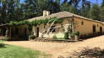 Exterior view of House or chalet for sale in Las Navas del Marqués   with Heating and Swimming Pool