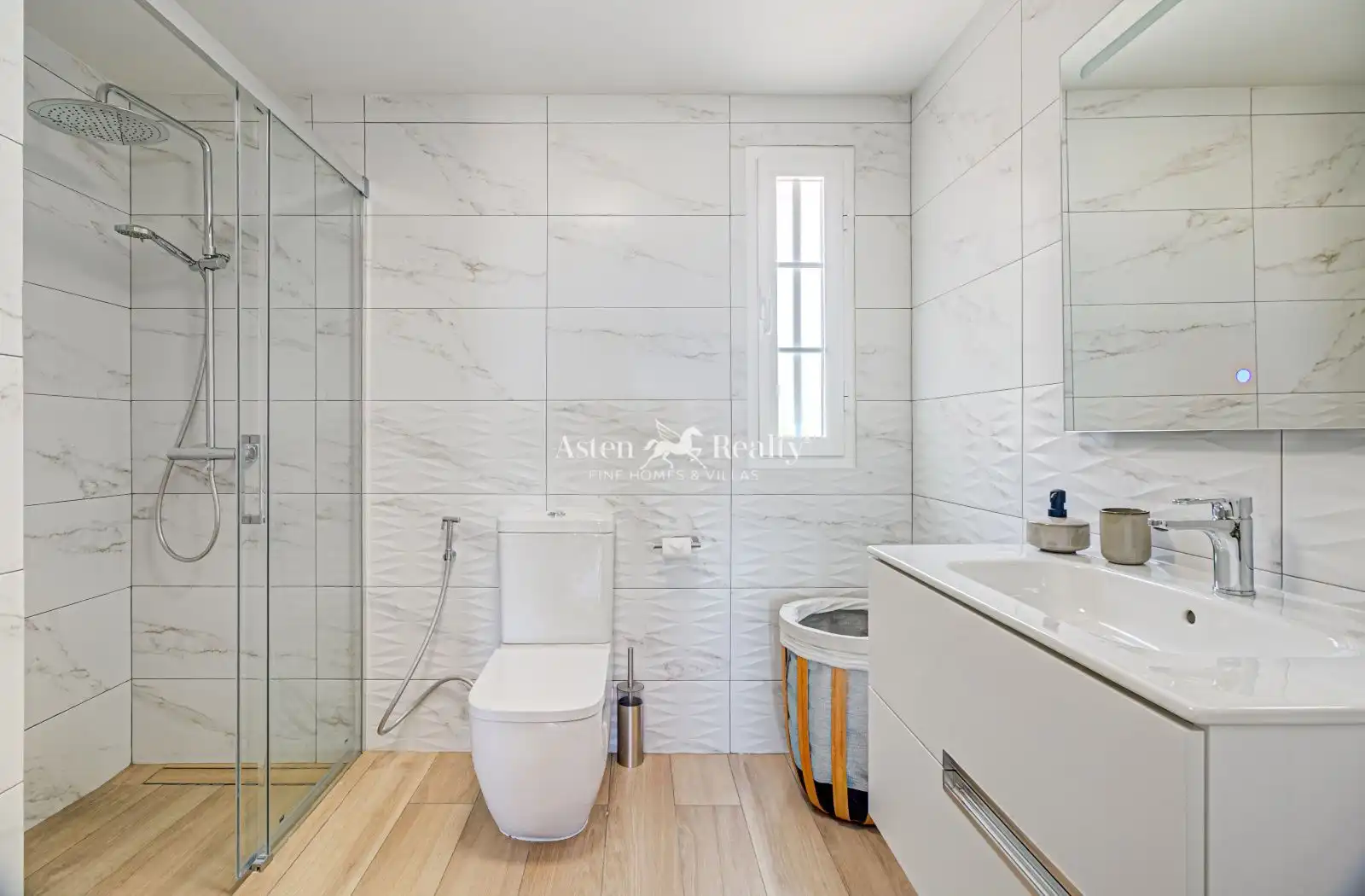 Badezimmer von Dachboden zum Verkauf in Adeje mit Klimaanlage, Terrasse und Schwimmbad