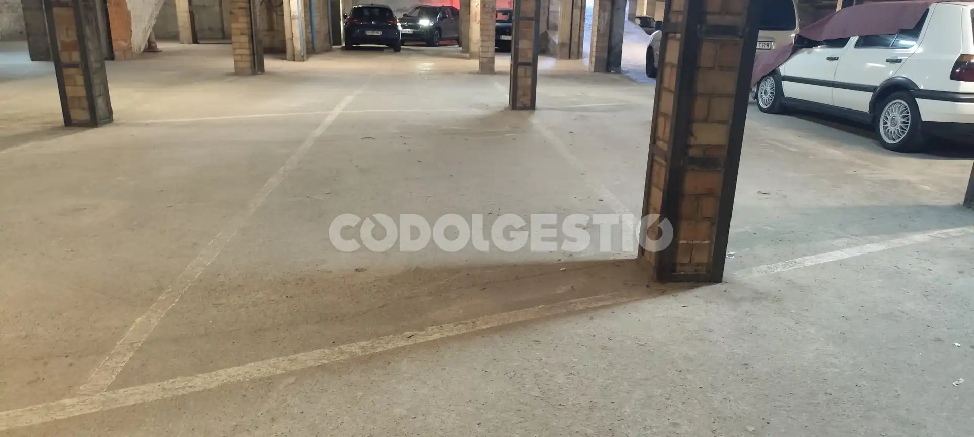 Parkplatz von Garage zur Miete in Torelló