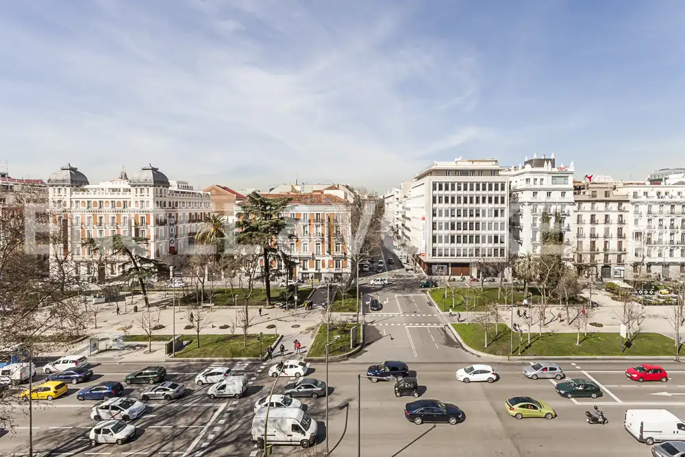 Vista exterior de Piso en venta en Madrid con Calefacción y Balcón