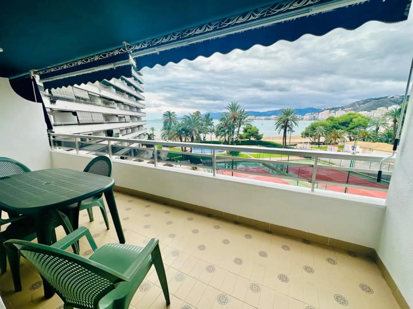 Terraza de Apartamento de alquiler en Cullera con Aire acondicionado, Jardín privado y Terraza