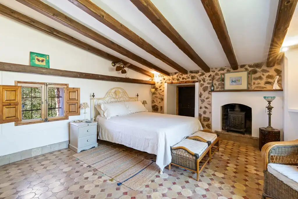 Dormitori de Finca rústica en venda en Puigpunyent amb Aire condicionat, Calefacció i Jardí privat