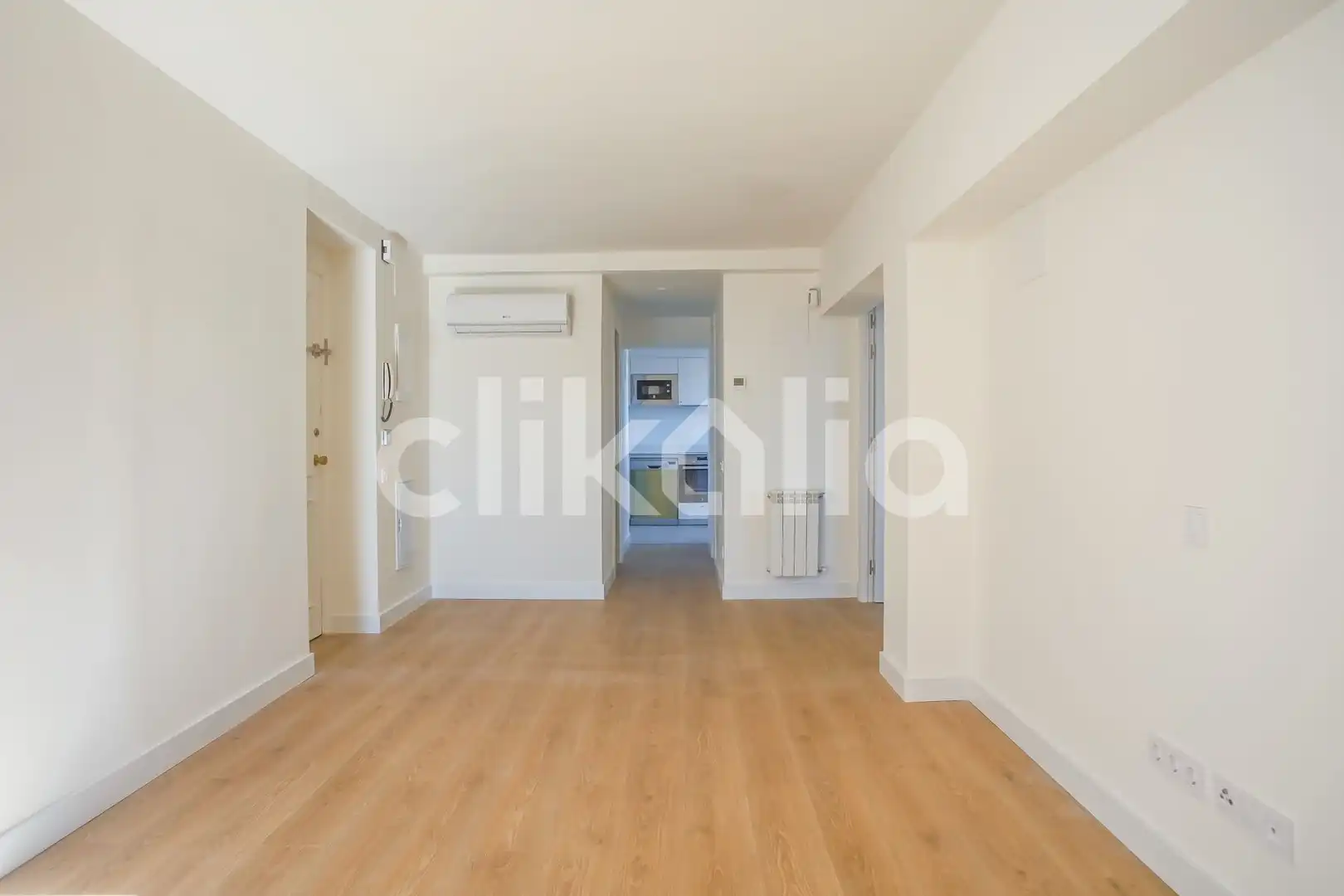 Flat for sale in Madrid  with Air Conditioner and Heating
