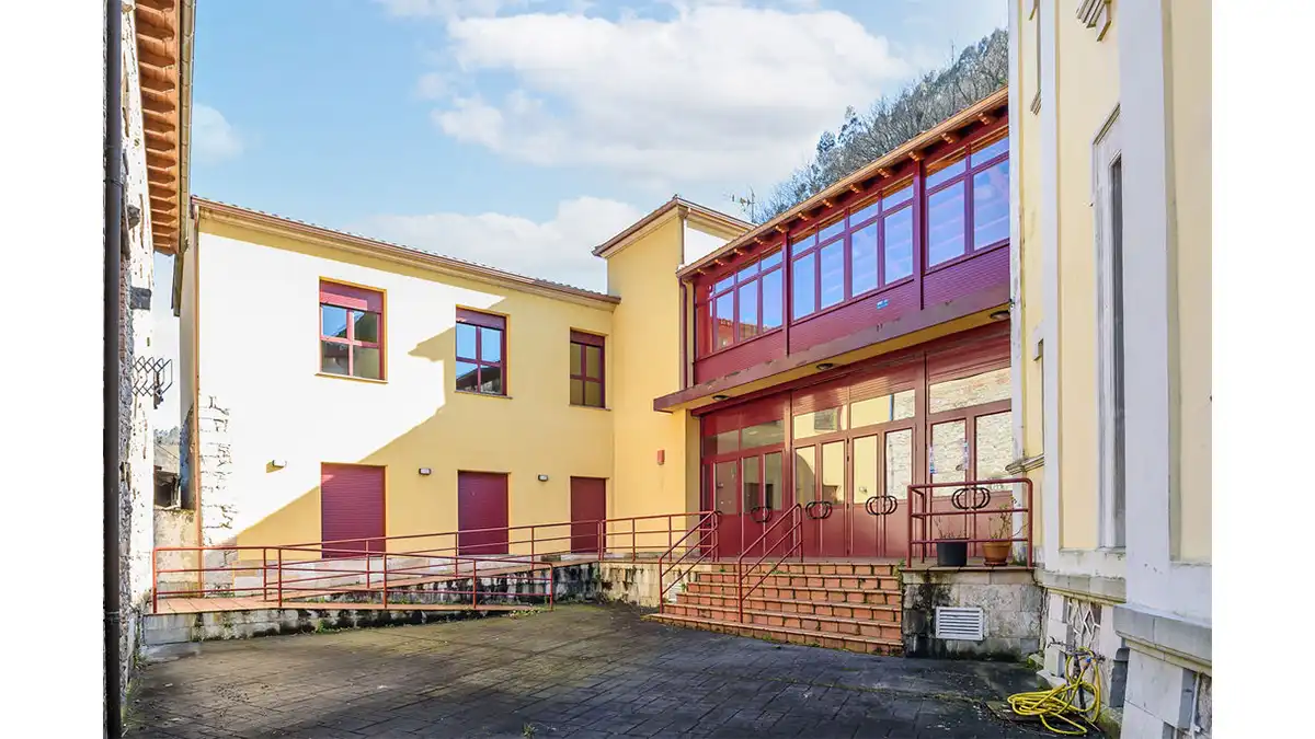 Edificio en venta en Proaza