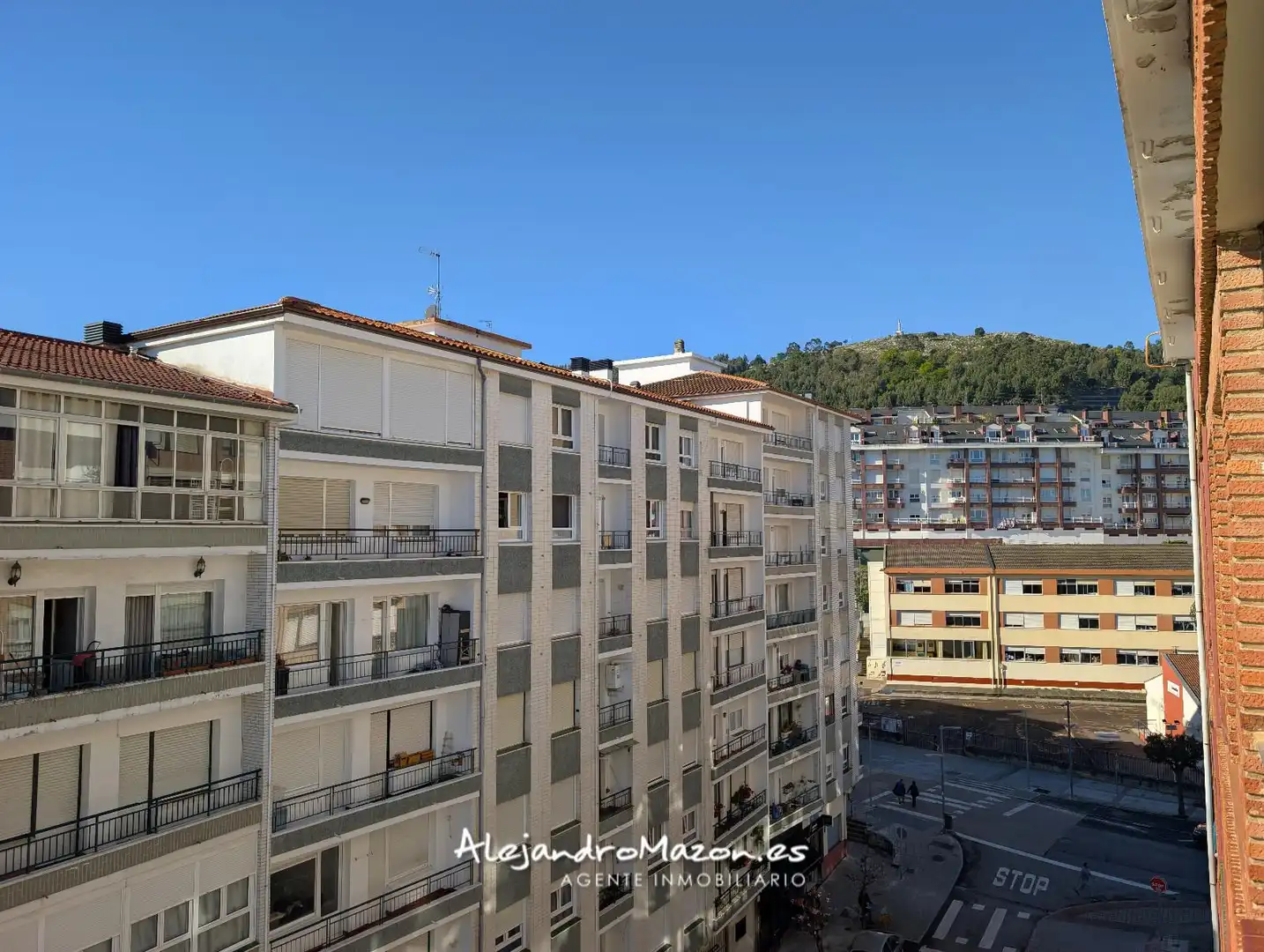 Vista exterior de Pis en venda en Castro-Urdiales amb Calefacció, Parquet i Terrassa
