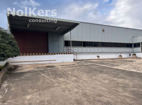 Vista exterior de Nave industrial en venta en Sant Just Desvern con Calefacción