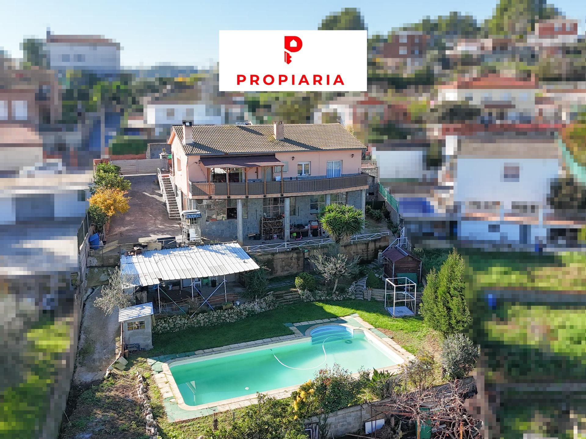 Vista exterior de Casa o xalet en venda en Sant Esteve Sesrovires amb Aire condicionat, Calefacció i Jardí privat