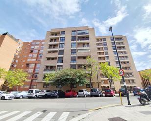 Vista exterior de Pis de lloguer en  Zaragoza Capital amb Terrassa i Balcó