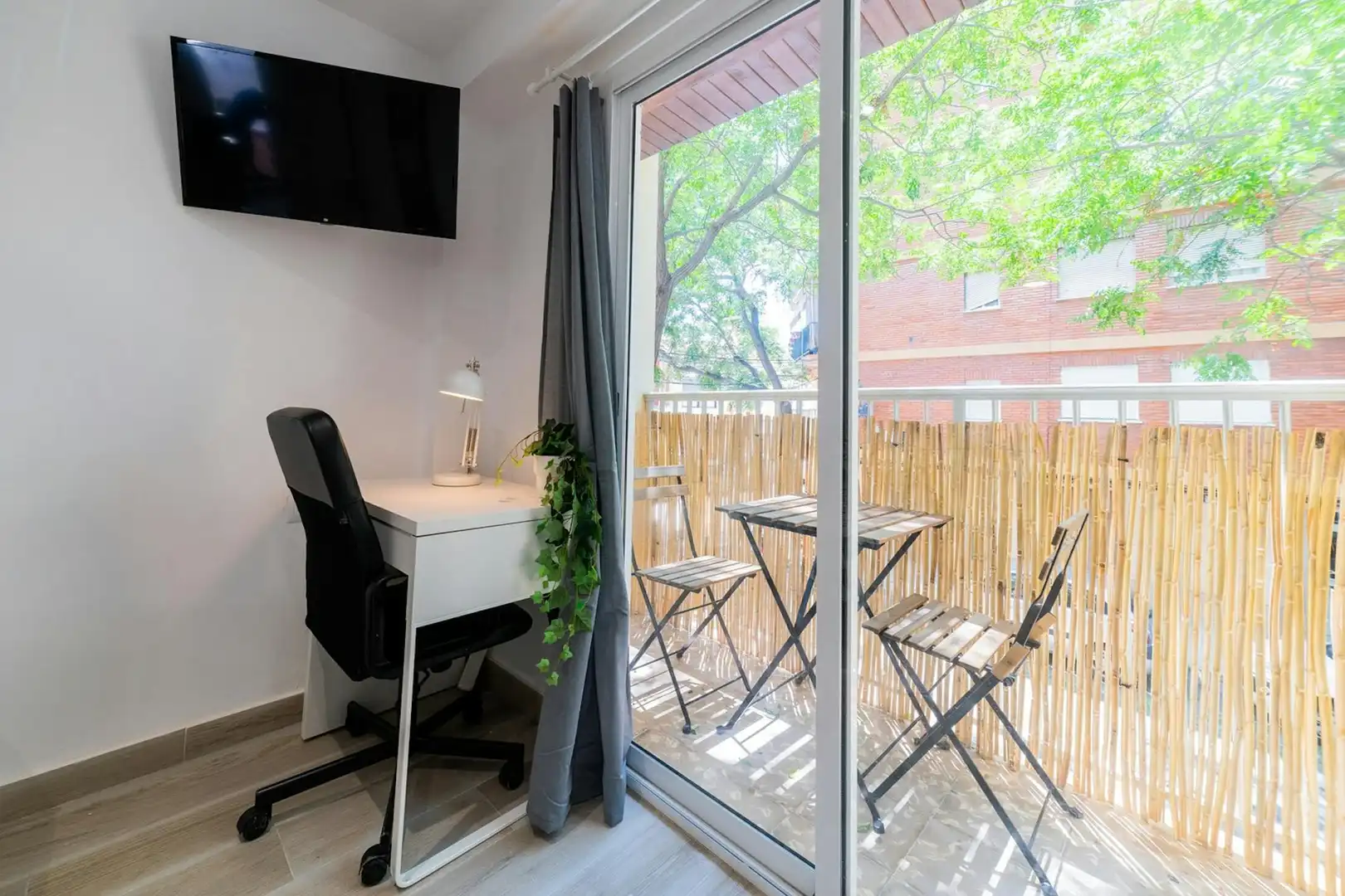 Terraza de Piso para compartir en Valencia con Amueblado, Lavadora y Internet