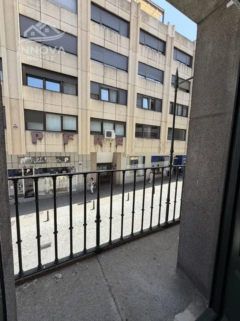 Vista exterior de Pis de lloguer en Segovia amb Calefacció, Terrassa i Moblat