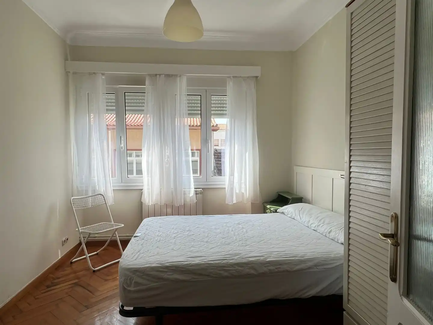Bedroom of Flat for rent in Ferrol  with Heating, Parquet flooring and Furnished
