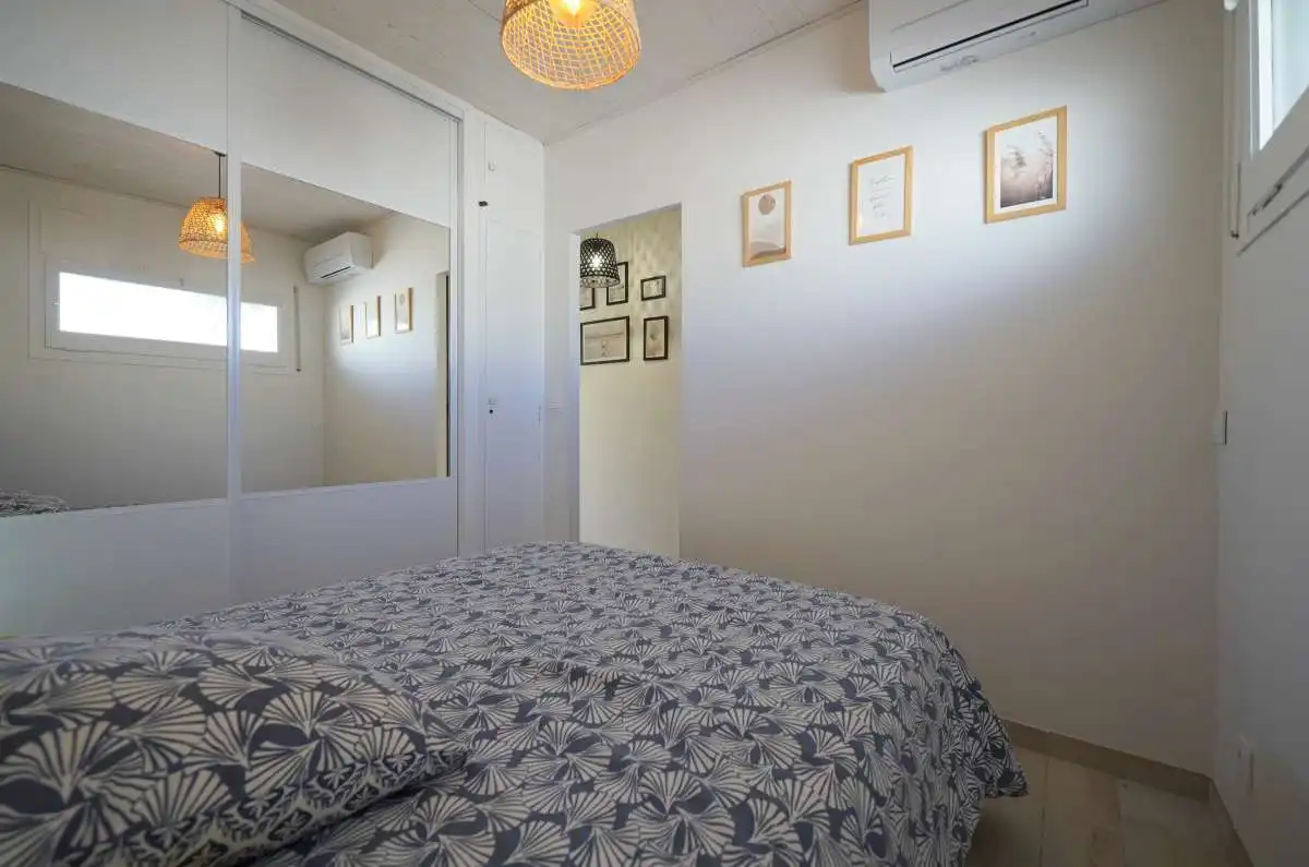 Bedroom of Flat for sale in Roses