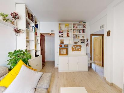 Sala d'estar de Apartament en venda en  Madrid Capital amb Aire condicionat i Terrassa