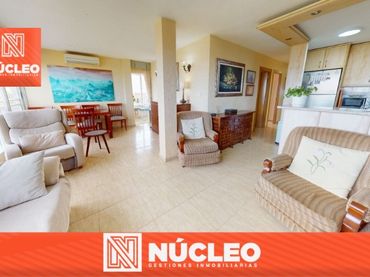 Piso con balcón en venta en Avenida Oviedo